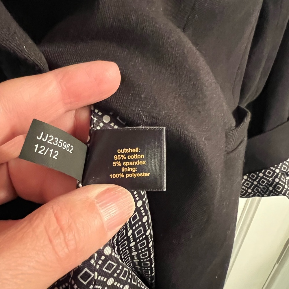 Black Blazer With Patterned Lining - image 3